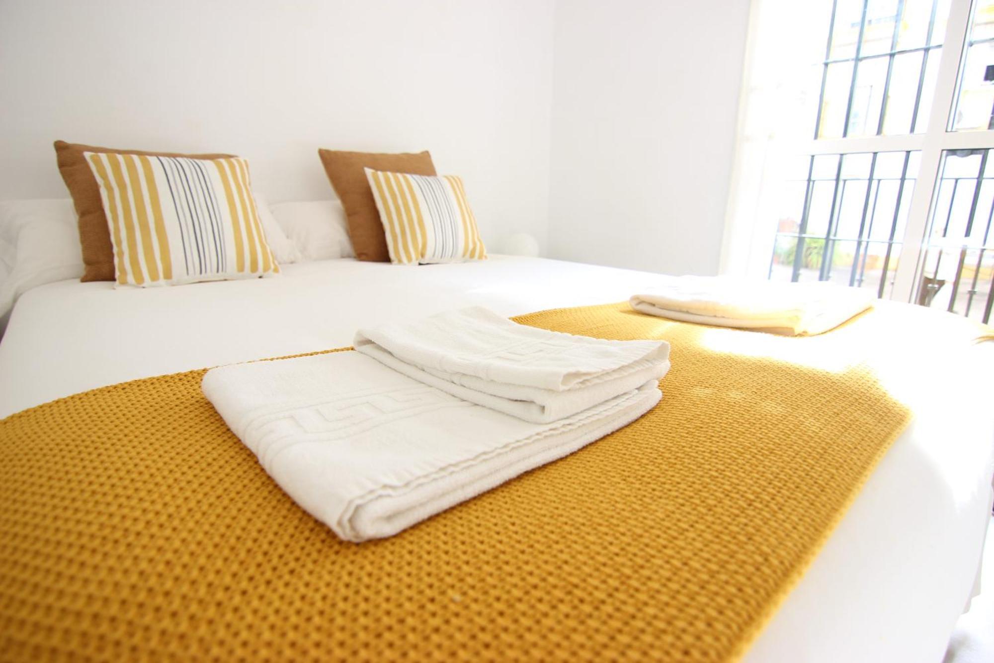 Rentalsevilla Espacioso Apartamento En La Alameda De Hercules Con Parking Exterior foto